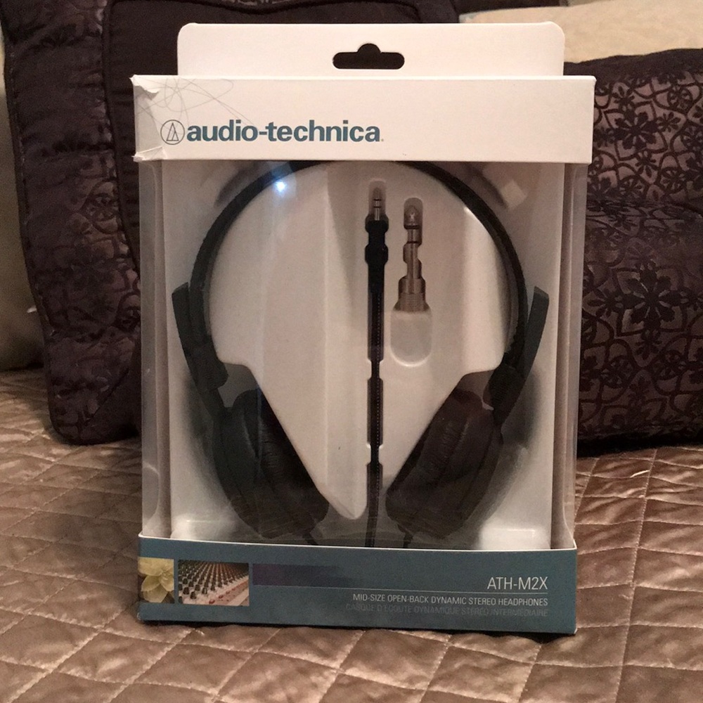 NWOT HEADPHONES